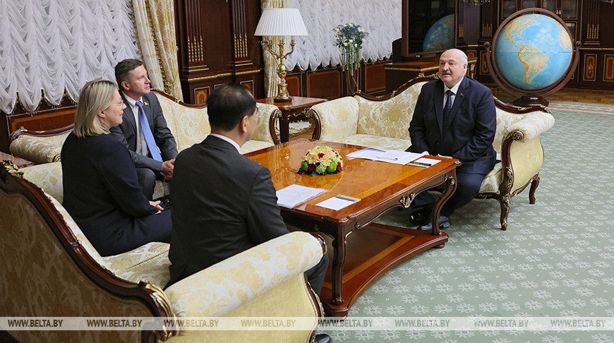 Лукашэнка сустрэўся з рэктарам Пекінскага ўніверсітэта Гун Цыхуанам