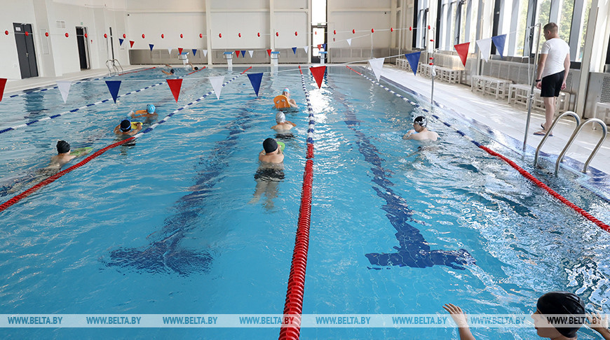 У Хойніках пры гімназіі адкрылі плавальны басейн