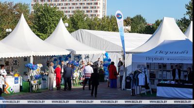 Выстаўку дасягненняў народнай гаспадаркі рэгіёнаў Беларусі і Узбекістана прадставілі ў Віцебску