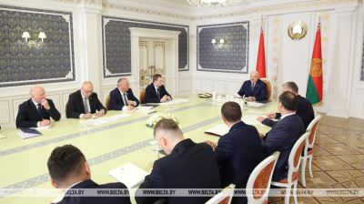 Аляксандр Лукашэнка правёў нараду па пытаннях развіцця сферы лічбавых знакаў