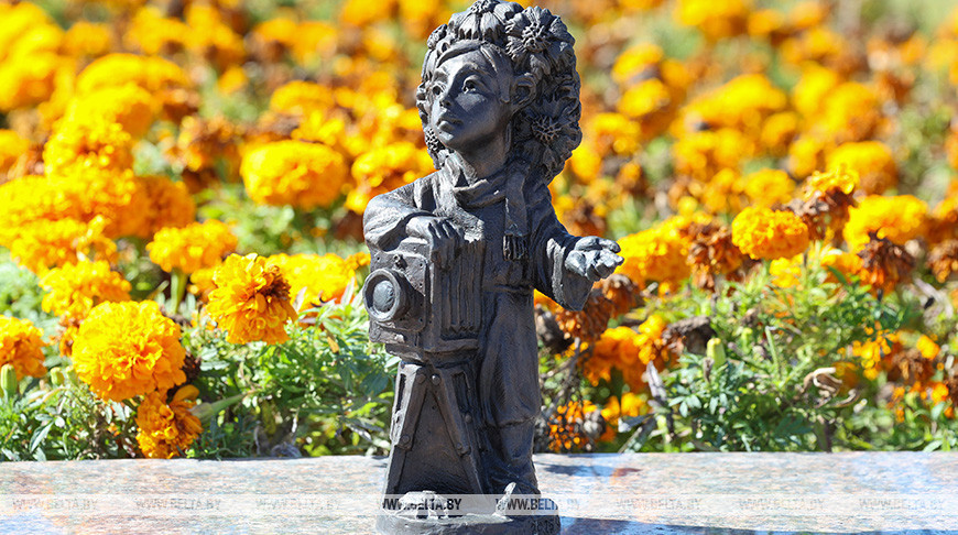 "Захавальнік гісторыі" і "Фатограф". Мініяцюрныя скульптуры з'явіліся ў цэнтры Віцебска