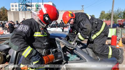 Спаборніцтвы ратавальнікаў па ліквідацыі наступстваў ДТЗ праходзяць у Мінску  