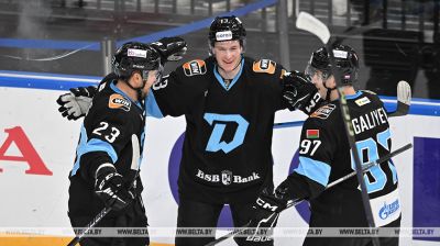 Хакеісты "Дынама" абыгралі "Лакаматыў" і прадоўжылі серыю перамог на родным лёдзе