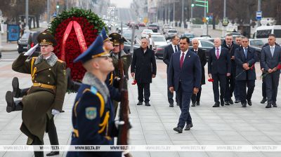 Намеснік галоўнакамандуючага Лівійскай нацыянальнай арміяй усклаў вянок да манумента Перамогі ў Мінску