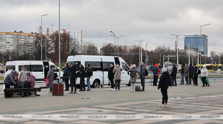 Чэргі на прыгарадныя маршруткі ў Мінску