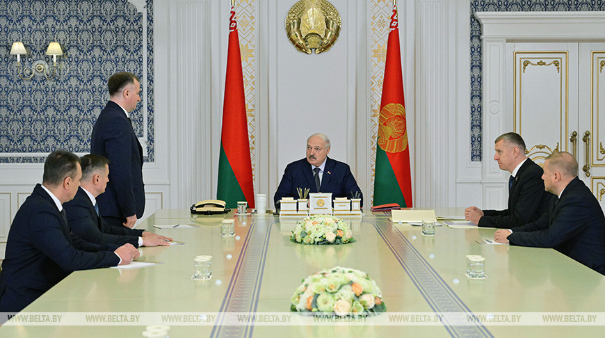 Лукашэнка разгледзеў кадравыя пытанні