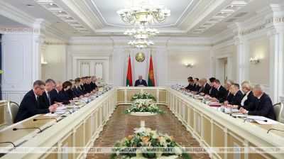 Лукашэнка на пасяджэнні Прэзідыума УНС агучыў парадак дня маючага адбыцца сходу