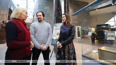 Рарытэты музея. Унікальная кніга 1943 года прадстаўлена ў музеі ВАВ