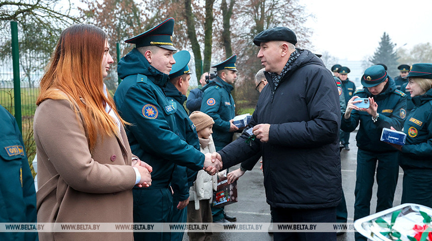 Ключы ад кватэр і службовых аўтамабіляў уручылі гродзенскім ратавальнікам