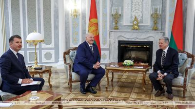 Перагаворы Лукашэнкі са спецпасланнікам ЗША Коўлам прадоўжыліся ў суботу