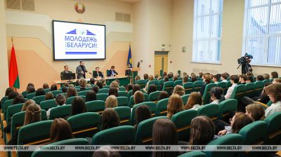 Адкрытая размова пра будучыню: эксперты і дэпутаты тлумачаць моладзі, як рашэнні УНС закранаюць кожнага