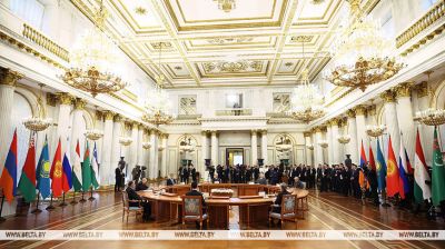 Рабочы візіт Лукашэнкі ў Расію прадоўжыўся нефармальнай сустрэчай лідараў краін СНД у Эрмітажы