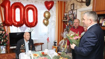 У Гомелі павіншавалі ветэрана ВАВ Мікалая Каспяровіча са 100-гадовым юбілеем