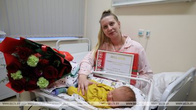 У Магілёве павіншавалі жанчыну, якая нарадзіла ў першыя хвіліны новага года