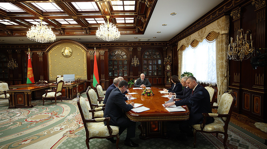 Лукашэнка разгледзеў кадравыя пытанні
