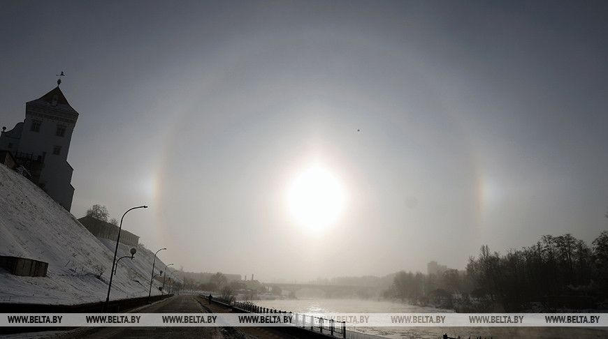 Сонечнае гало ў марозны дзень у Гродне