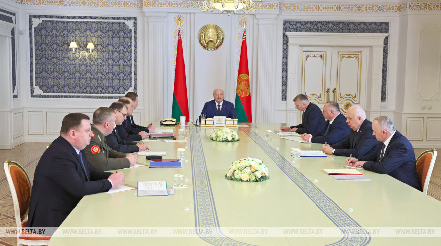 Лукашэнка: Беларусь да канца года павінна мець уласную вытворчасць хадавых боепрыпасаў