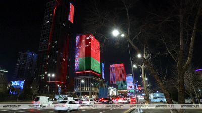 У Ташкенце будынкі афарбаваліся ў колеры беларускага сцяга  