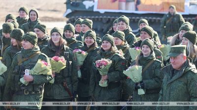 Жанчын-ваеннаслужачых Заходняга аператыўнага камандавання з надыходзячым 8 Сакавіка павіншавалі на палігоне 