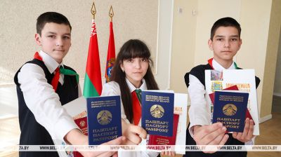 Пашпарты лепшым навучэнцам з Мінскай вобласці ўручылі ў старэйшай гімназіі краіны