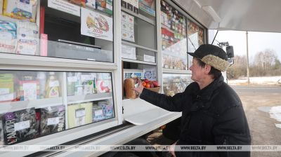 Ад канкурэнцыі выйграе пакупнік. Як суседнічаюць у вёсцы магазіны і аўтакрамырозных уласнікаў  