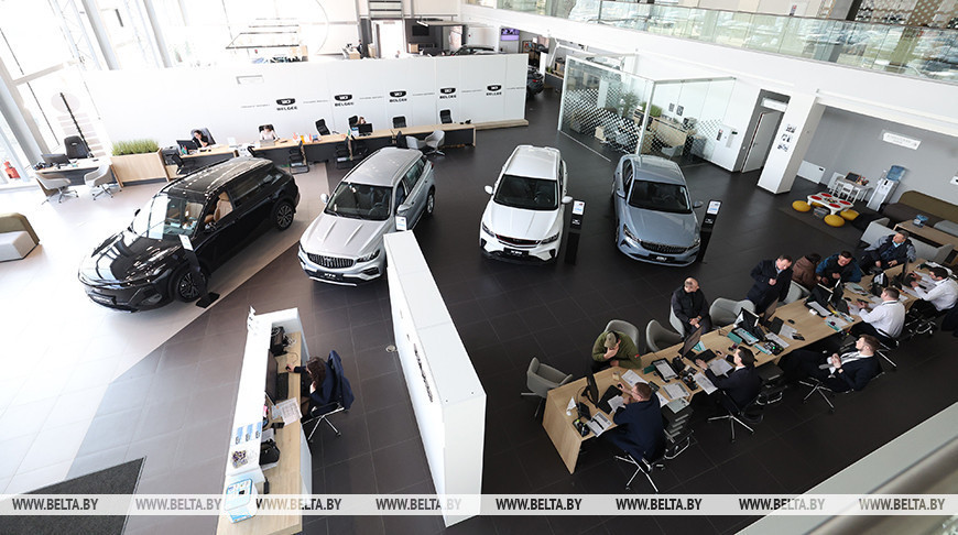 
  
 
  Беларусы ўсё часцей выбіраюць электрамабілі. Што цікавага прапануюць на айчынным рынку   
 