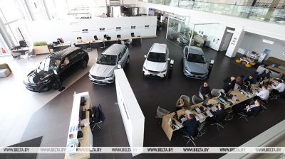 
  
 
  Беларусы ўсё часцей выбіраюць электрамабілі. Што цікавага прапануюць на айчынным рынку   
 