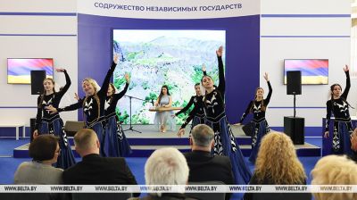 Фальклорныя танцы і кнігі пра подзвігі. Прэзентацыя Арменіі і Малдовы прайшла на Мінскай кніжнай выстаўцы-кірмашы  