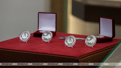Першыя памятныя манеты, адчаканеныя ў Беларусі, паступяць у продаж 29 красавіка 