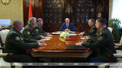 Лукашэнка заслухаў даклад па тэматыцы плана будаўніцтва і развіцця Узброеных Сіл