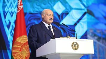 Лукашэнка: калі вы хочаце другі В'етнам - вы яго атрымаеце! // Пра Мадуру, сельскі храм і Расію