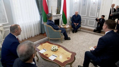 Лідары Беларусі і Амана прадоўжылі пачатыя напярэдадні перагаворы ў дамашняй абстаноўцы