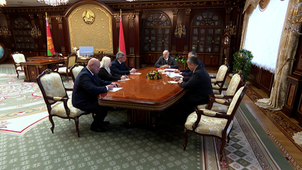 Лукашэнка: старшыня выканкама павінен пад рукой мець усё - ад будаўніцтва да вытворчасці