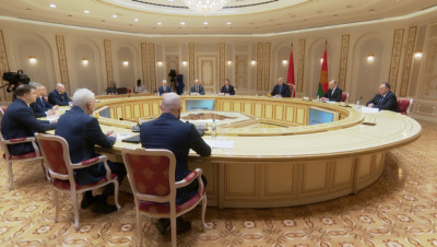 Рэзерваў дастаткова. Лукашэнка бачыць сур'ёзны патэнцыял для росту тавараабароту з Омскай вобласцю Расіі
