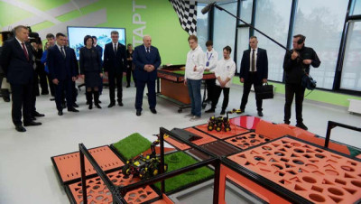 &quot;Добры дзень, Кулібіны!&quot; Лукашэнка паразмаўляў з юнымі тэхнікамі і вынаходнікамі, ацаніў іх распрацоўкі