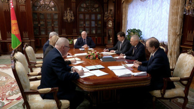 Лукашэнка даручыў забяспечыць падтрымку ў пераходны для беларускага парламента перыяд